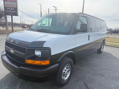 Used 2005 Chevrolet Express 3500 Extended Passenger image 2