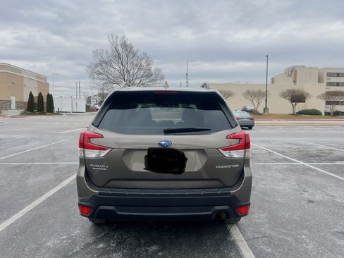 Used 2021 Subaru Forester Premium image 4
