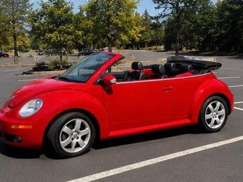 Used 2007 Volkswagen Beetle Convertible w/ Package 2 FWD image 2