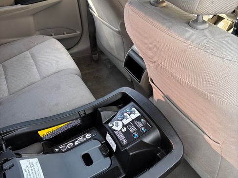 Used 2015 Toyota Camry LE image 9