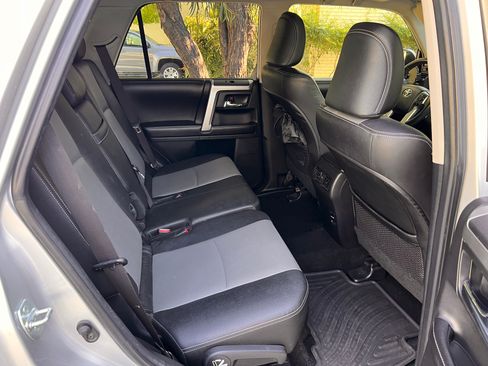 Used 2016 Toyota 4Runner SR5 Premium image 10