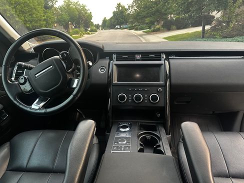 Used 2019 Land Rover Discovery SE AWD/4WD image 16
