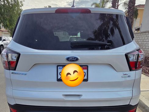 Used 2018 Ford Escape SE w/ SE Sport Appearance Package image 8