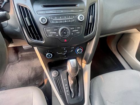 Used 2015 Ford Focus SE FWD image 11