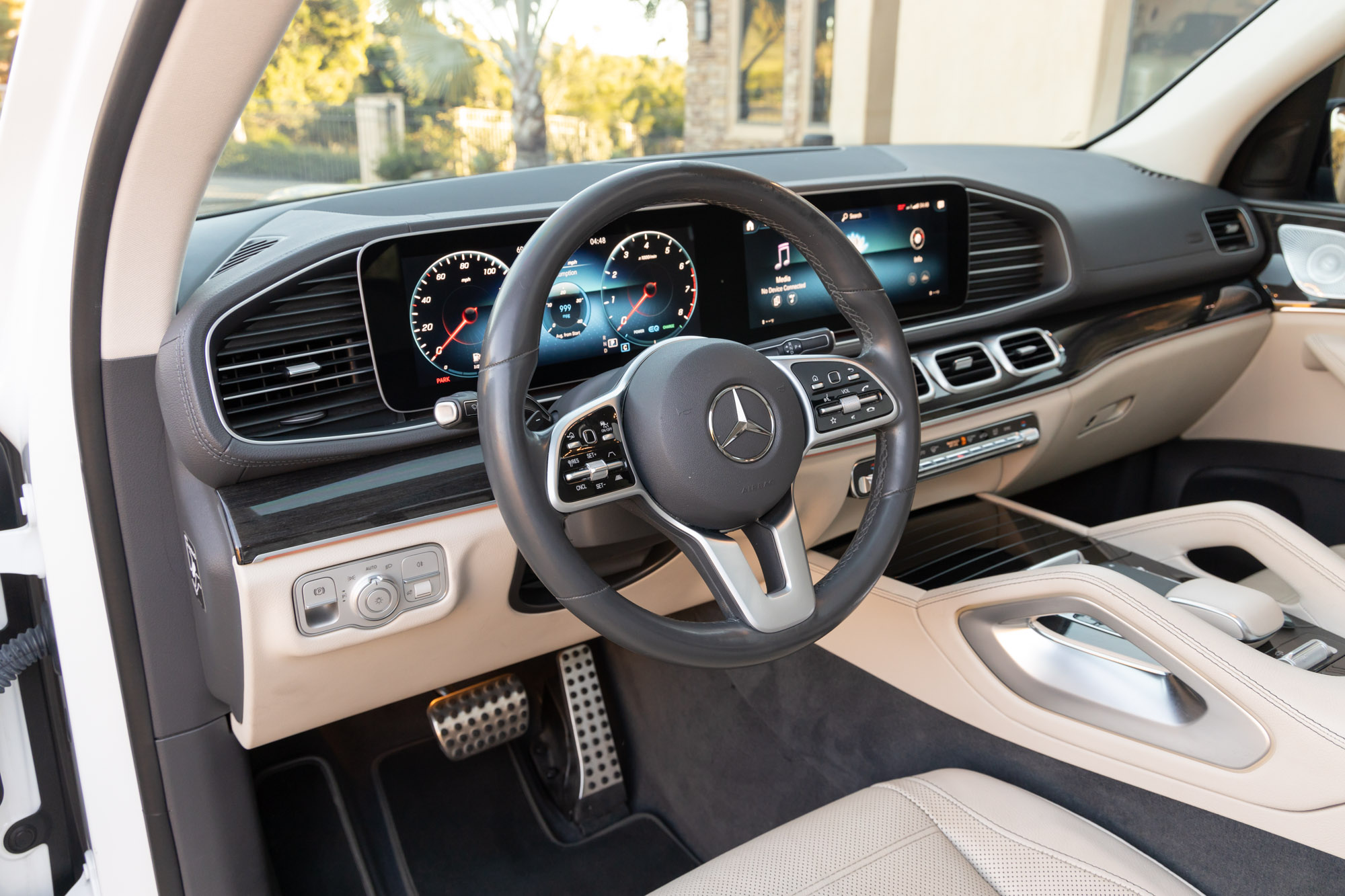 Used 2020 Mercedes-Benz GLS 580 4MATIC image 2