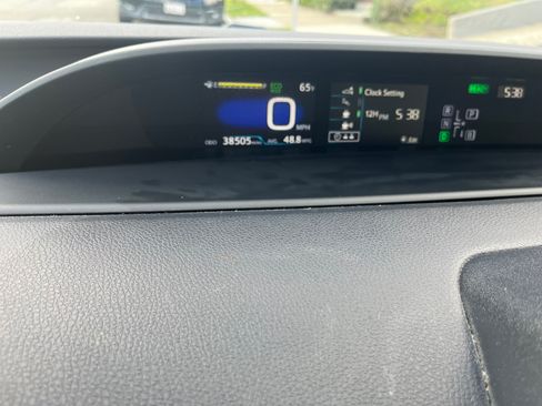 Used 2018 Toyota Prius Two w/ Prius Two Safety Plus Package FWD image 6
