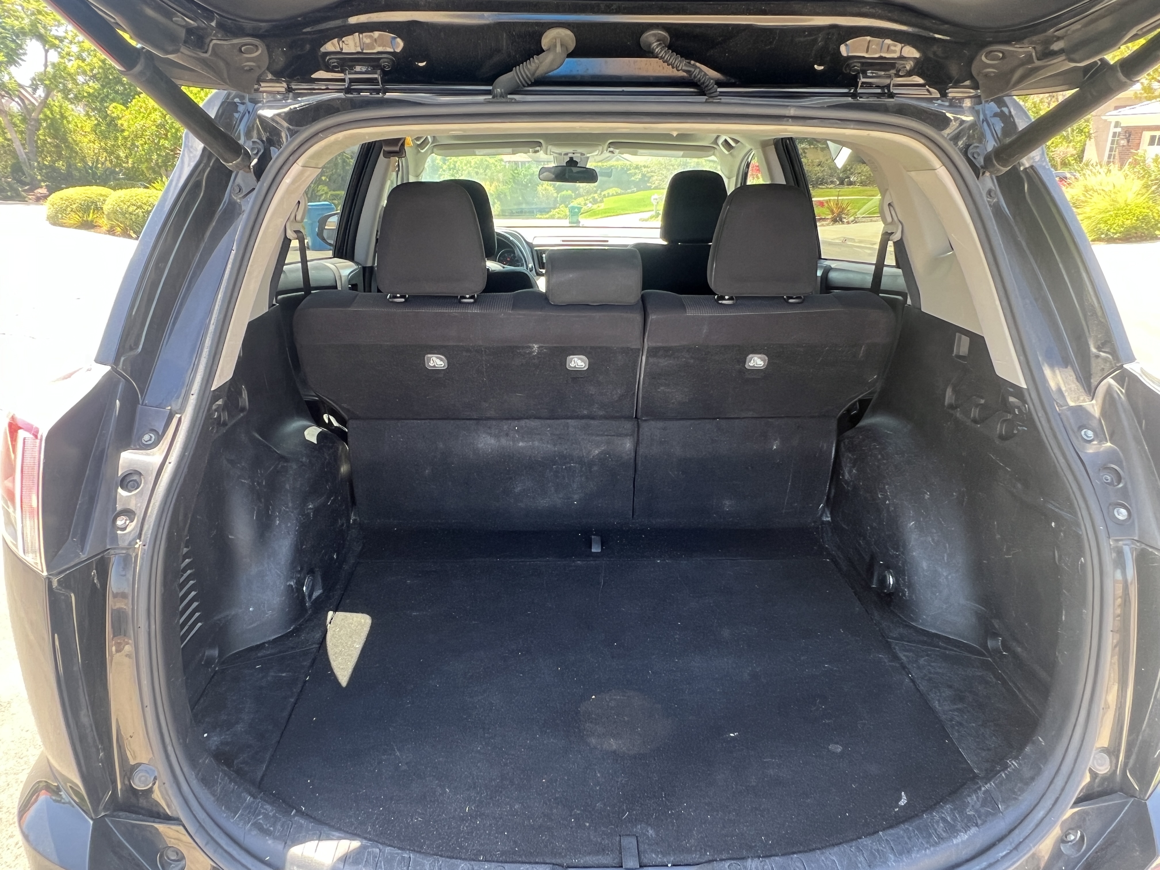 Used 2017 Toyota RAV4 XLE FWD image 6