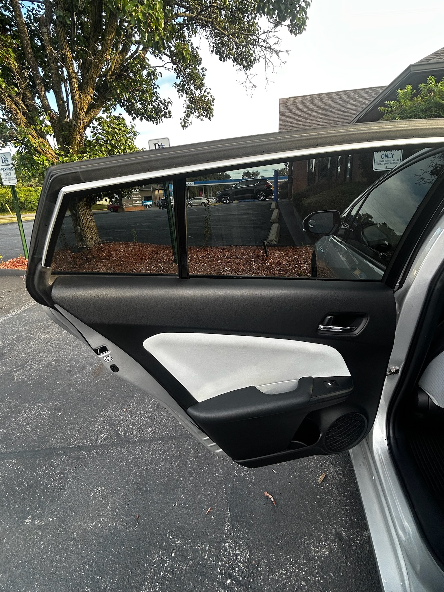 Used 2018 Toyota Prius Two FWD image 11