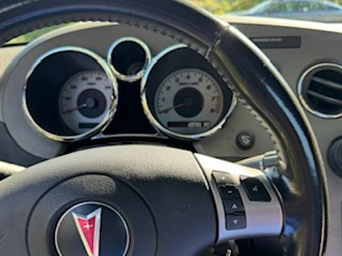 Used 2006 Pontiac Solstice Convertible w/ Premium Package image 11