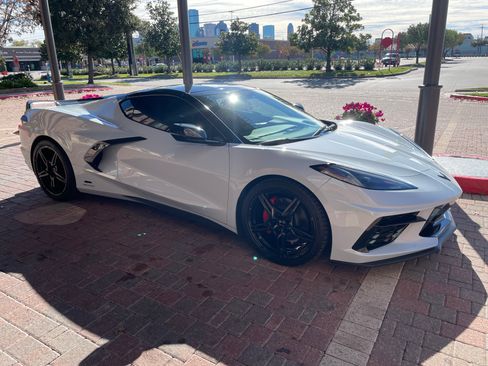 Used 2020 Chevrolet Corvette Stingray Preferred Cpe w/ 2LT Preferred Equipment Group RWD image 2