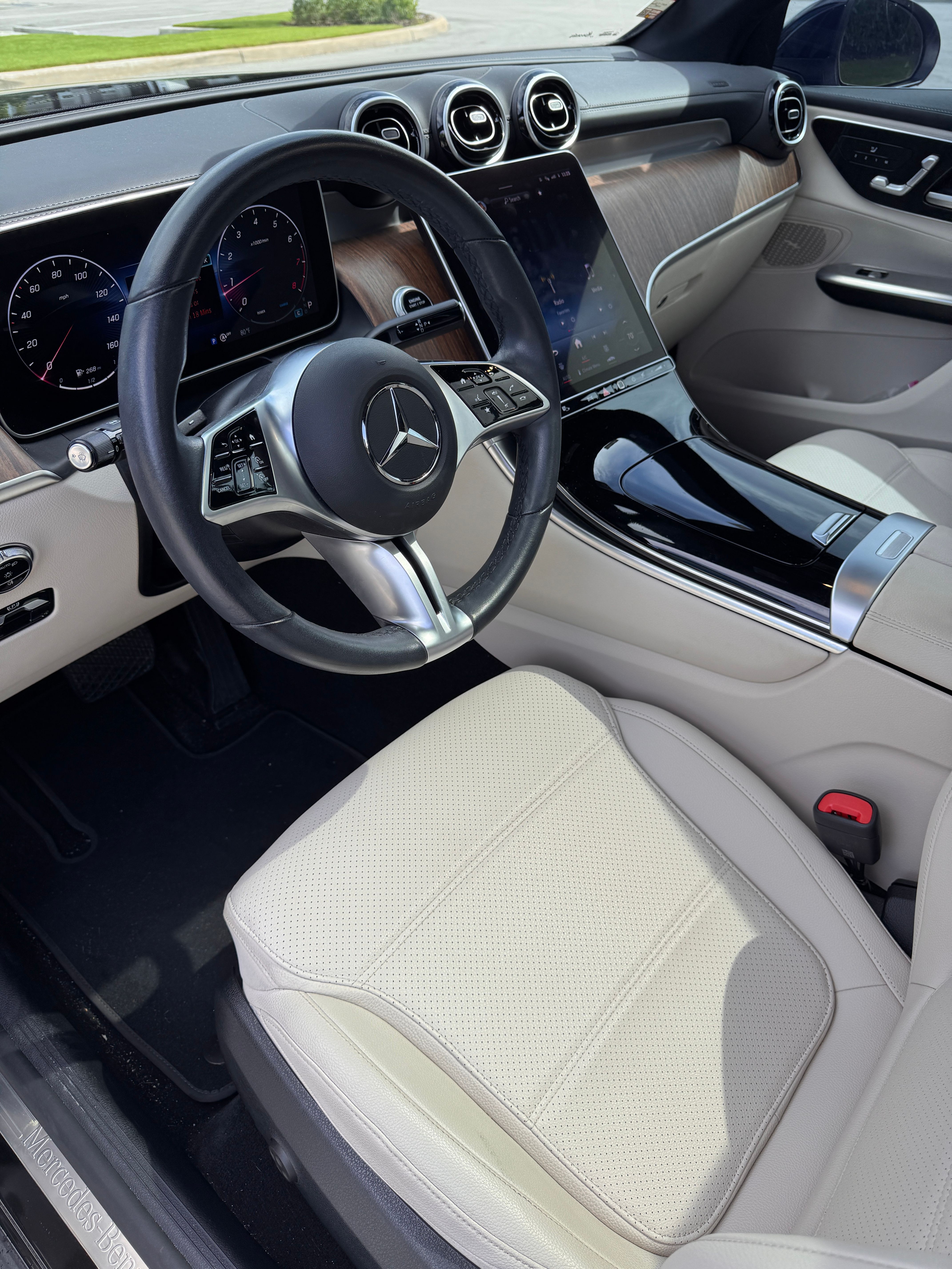 Used 2024 Mercedes-Benz GLC 300 4MATIC image 10