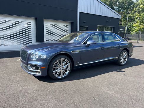 Used 2022 Bentley Flying Spur W12 image 4