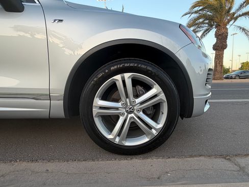 Used 2014 Volkswagen Touareg VR6 AWD/4WD image 13