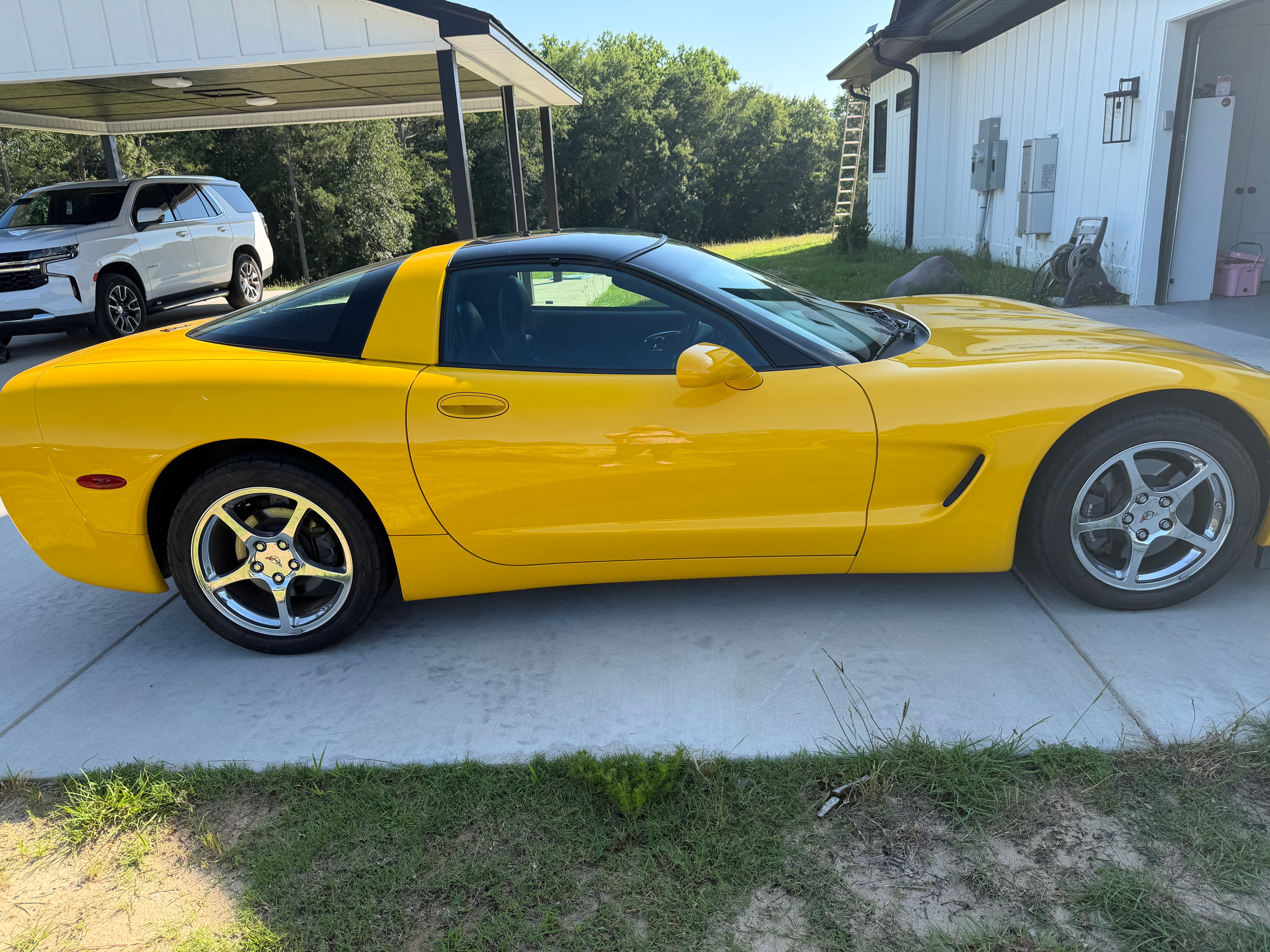 Used 2002 Chevrolet Corvette Coupe w/ Preferred Equipment Group2 RWD image 4