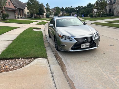 Used 2018 Lexus ES 350 w/ Navigation System Package FWD image 5