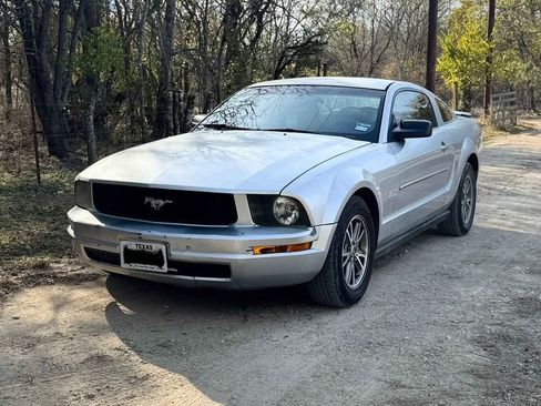 Used 2005 Ford Mustang Premium RWD image 4