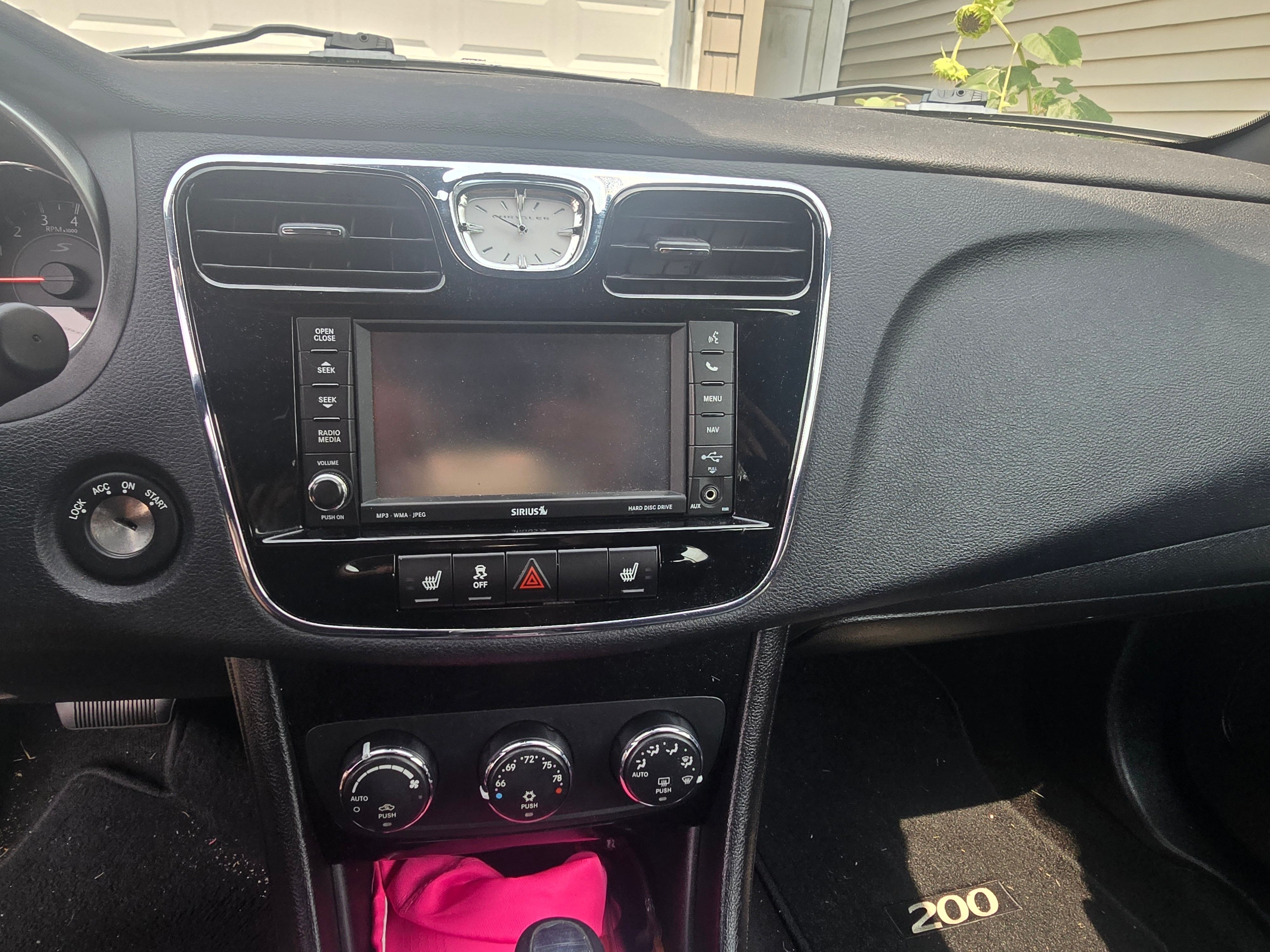 Used 2011 Chrysler 200 S FWD image 8