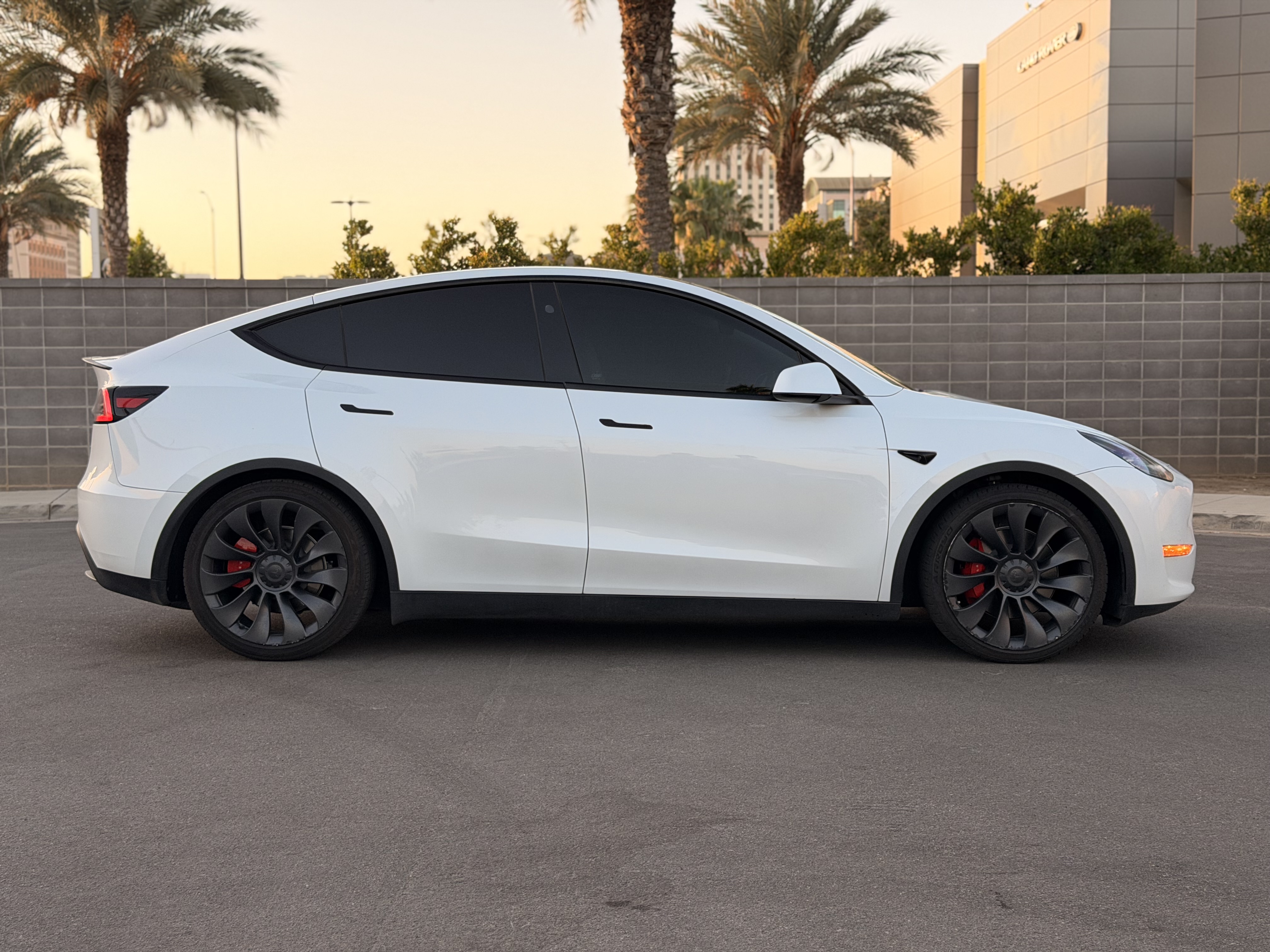 Used 2023 Tesla Model Y Performance AWD/4WD image 5