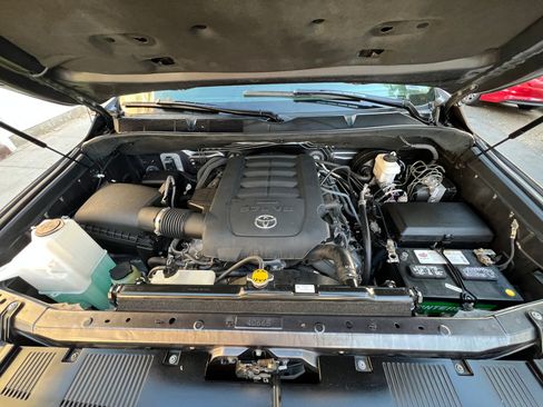 Used 2017 Toyota Tundra SR5 image 5