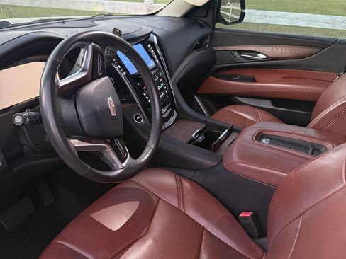 Used 2015 Cadillac Escalade ESV Luxury image 9