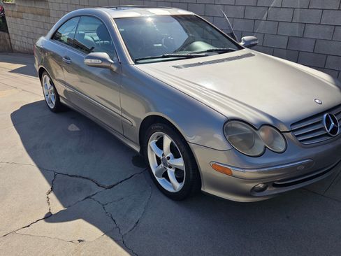 Used 2005 Mercedes-Benz CLK 320 Coupe image 2