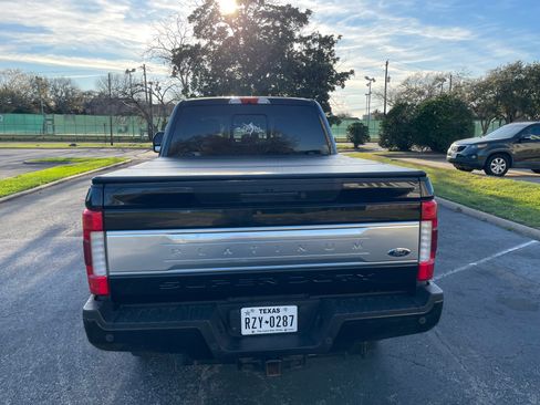 Used 2017 Ford F250 Platinum w/ Platinum Ultimate Package image 5