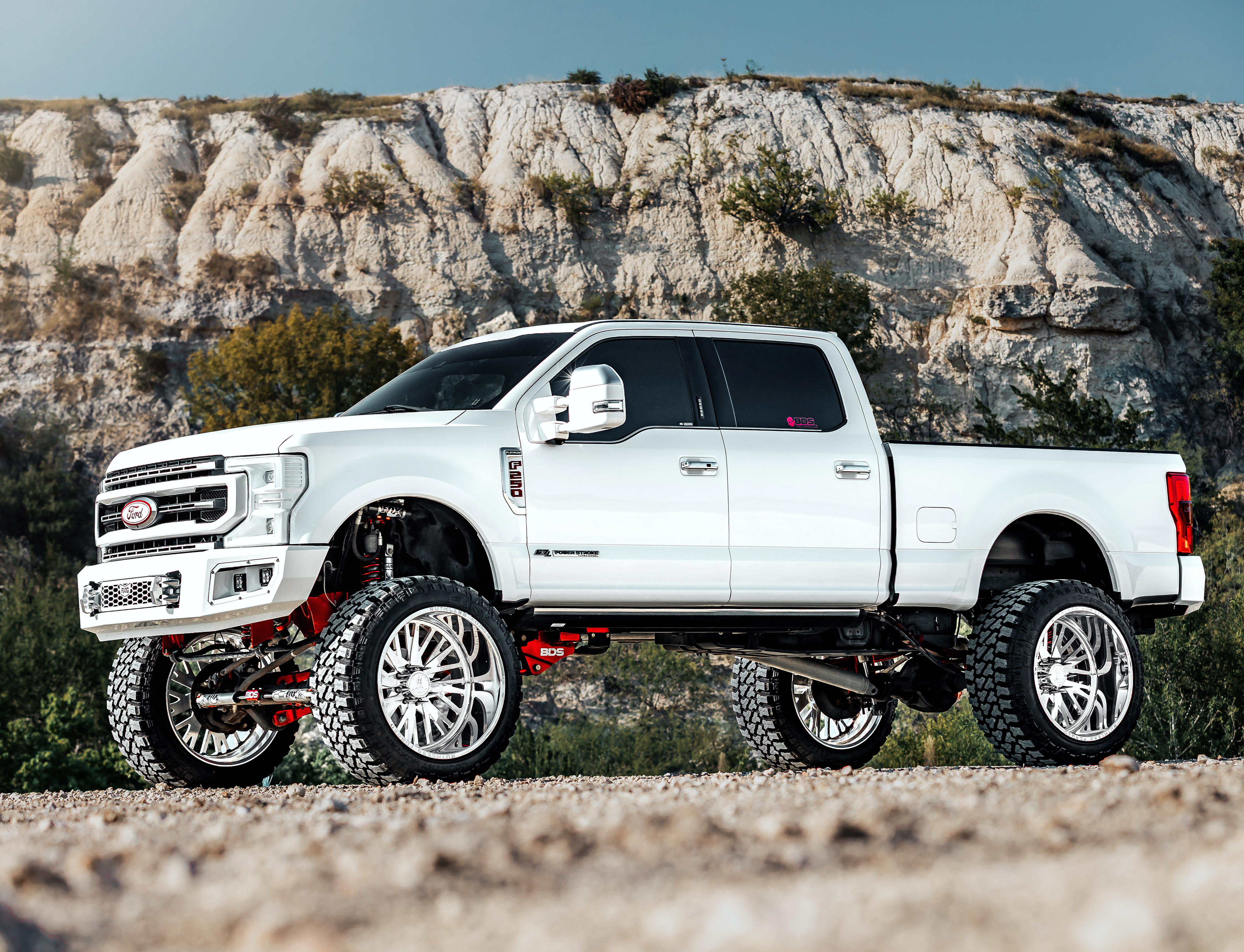 Used 2017 Ford F250 Platinum w/ Platinum Ultimate Package AWD/4WD image 2