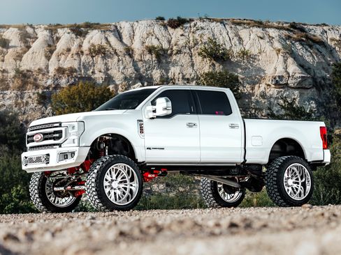 Used 2017 Ford F250 Platinum w/ Platinum Ultimate Package AWD/4WD image 2
