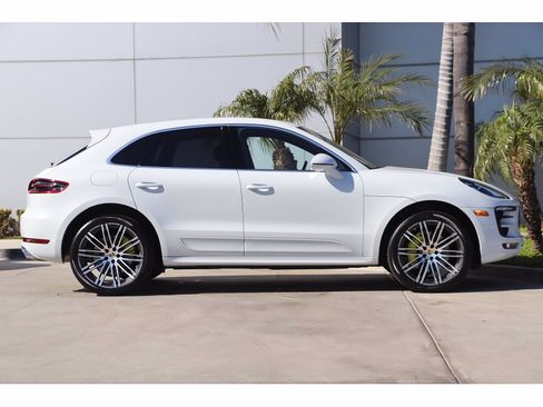 Used 2017 Porsche Macan Turbo image 28