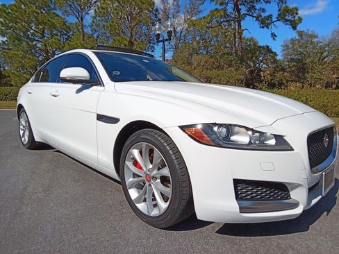 Used 2019 Jaguar XF Premium image 2