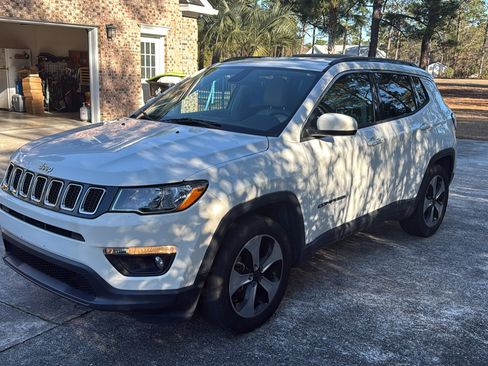 Used 2017 Jeep Compass Latitude w/ Popular Equipment Group image 5