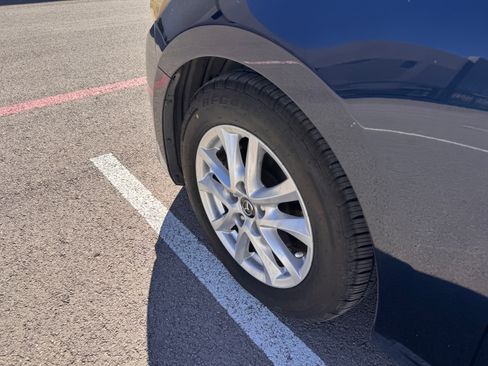 Used 2014 MAZDA MAZDA3 i Touring w/ Technology Package image 11