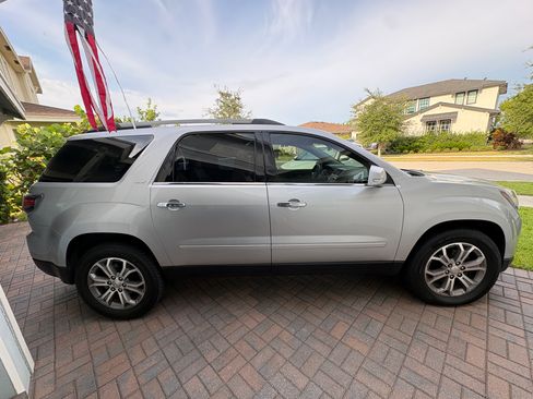 Used 2015 GMC Acadia SLT FWD image 2