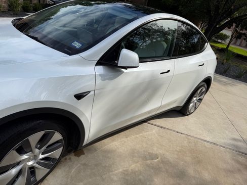 Used 2023 Tesla Model Y AWD image 8