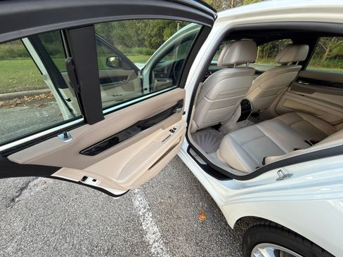 Used 2014 BMW 750i image 20