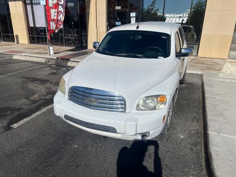 Used 2008 Chevrolet HHR LT image 2