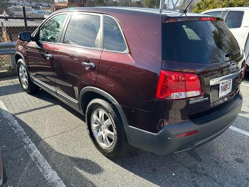 Used 2011 Kia Sorento LX image 9