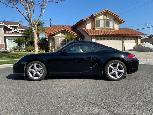 Used 2010 Porsche Cayman image 2