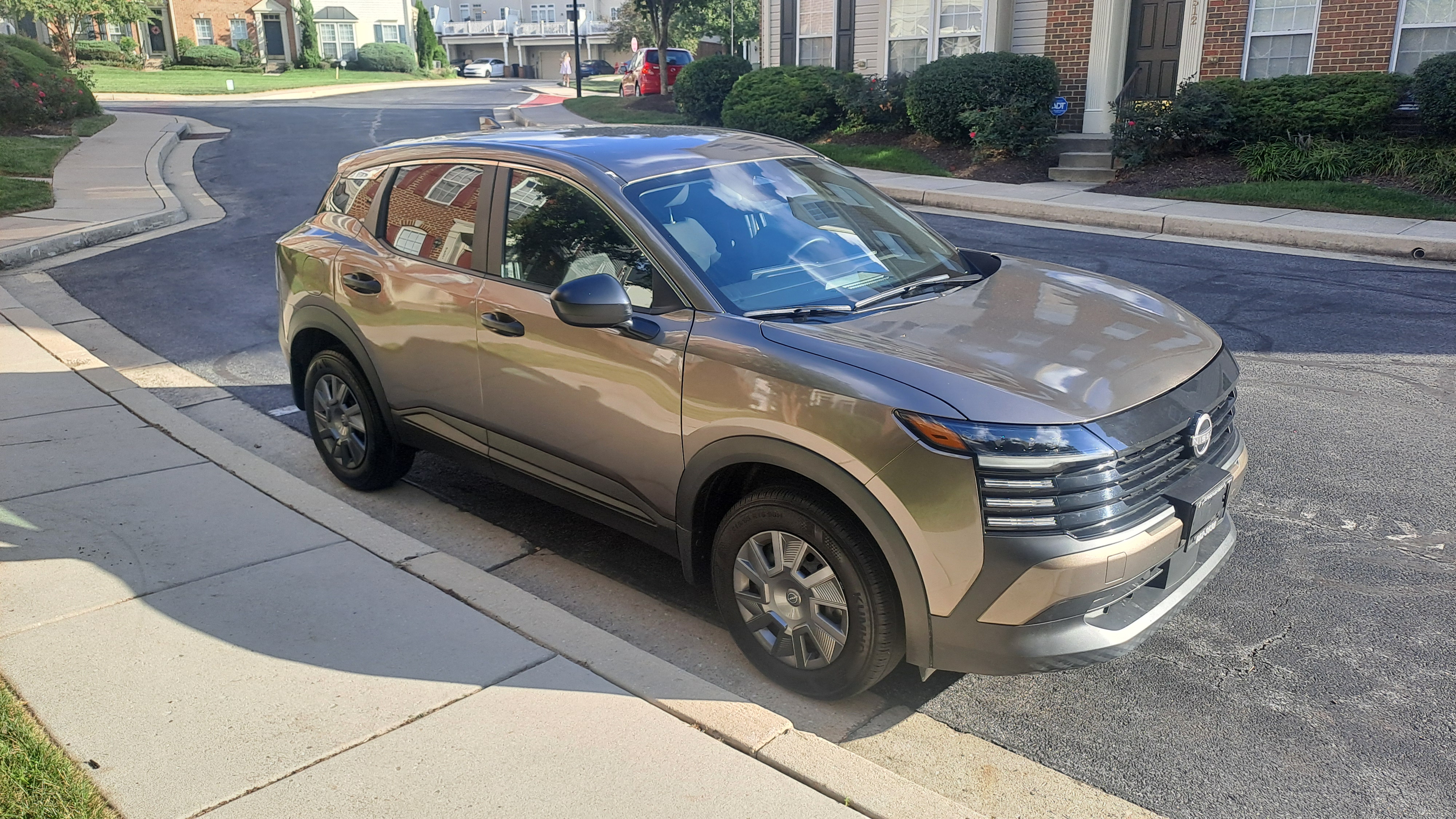 Used 2025 Nissan Kicks S w/ Charging Package FWD image 4