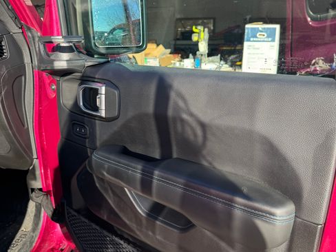 Used 2024 Jeep Wrangler Unlimited Rubicon 4xe w/ Technology Group image 15