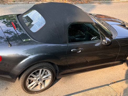 Used 2014 MAZDA MX-5 Miata Sport w/ Convenience Package RWD image 4