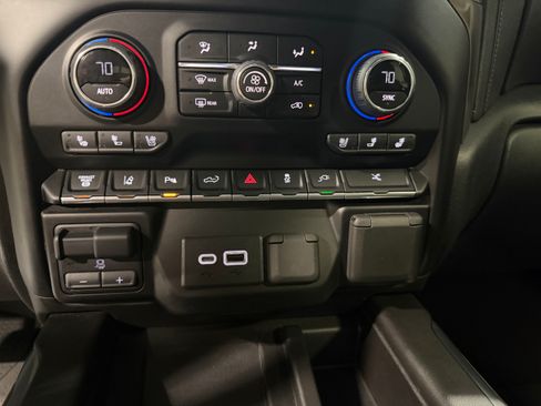 Used 2022 Chevrolet Silverado 3500 High Country image 25