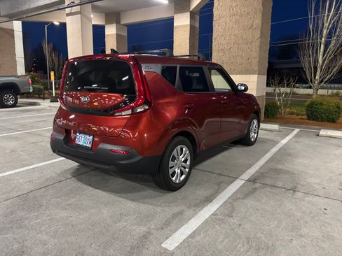 Used 2020 Kia Soul LX image 6