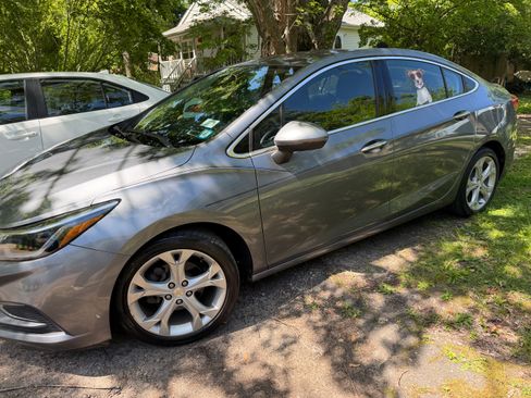 Used 2018 Chevrolet Cruze Premier w/ Enhanced Convenience Package FWD image 1