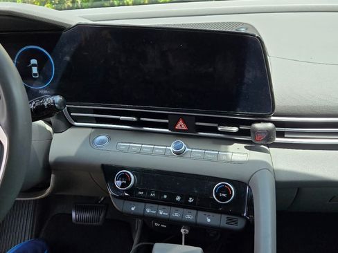 Used 2023 Hyundai Elantra SEL w/ Convenience Package image 18