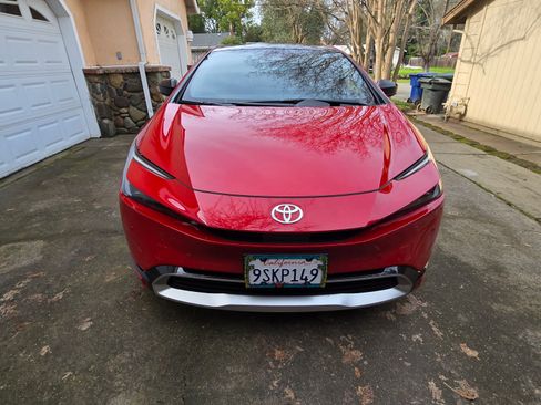 Used 2024 Toyota Prius Prime image 1