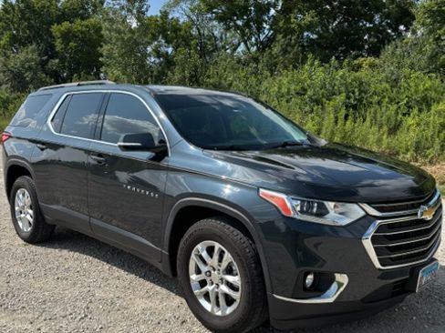 Used 2020 Chevrolet Traverse LT w/ Driver Confidence II Package AWD/4WD image 2