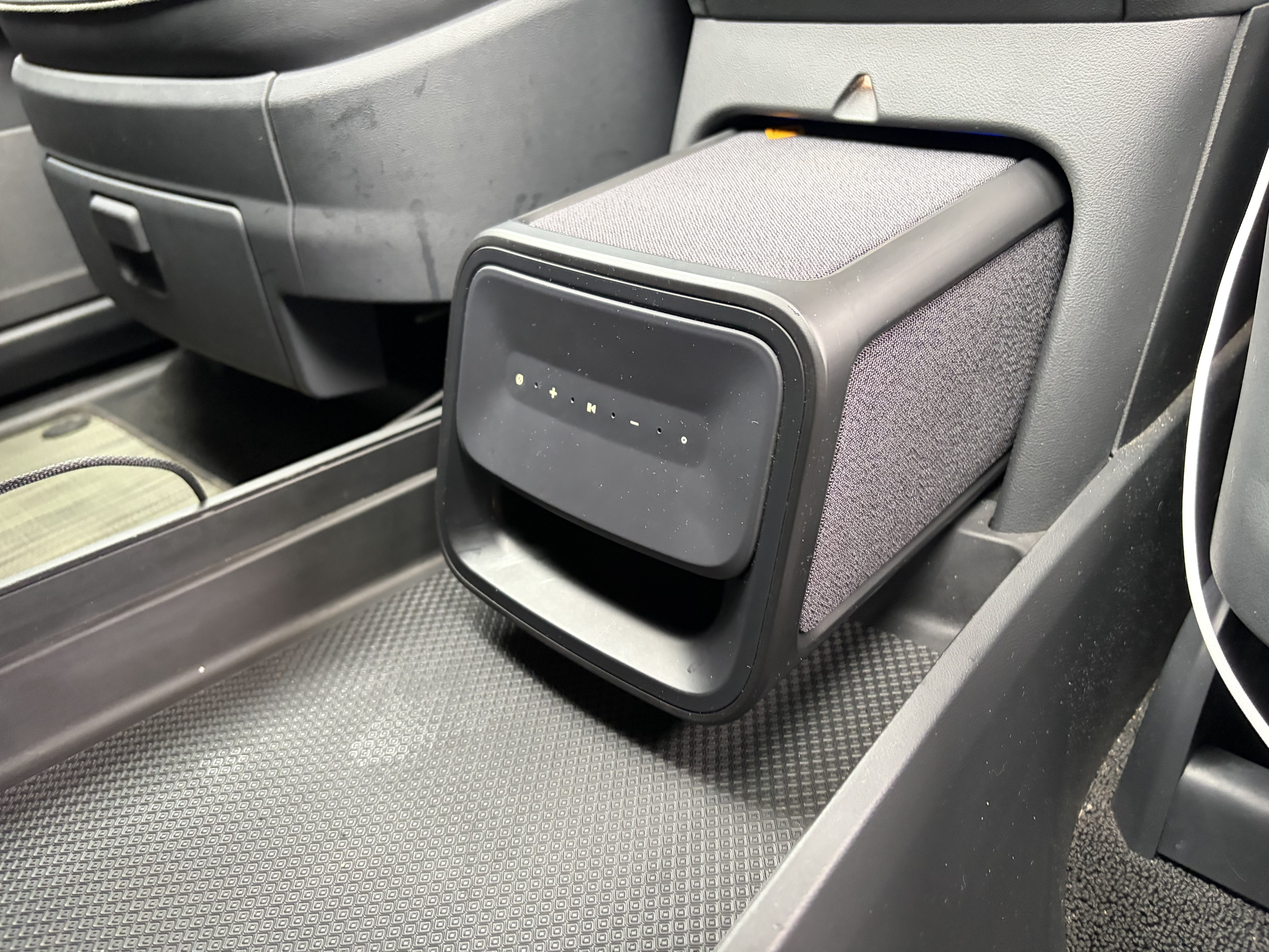 Used 2022 Rivian R1S Launch Edition Quad AWD/4WD image 25