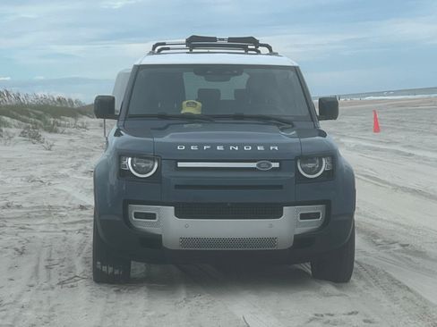 Used 2023 Land Rover Defender 90 S image 9