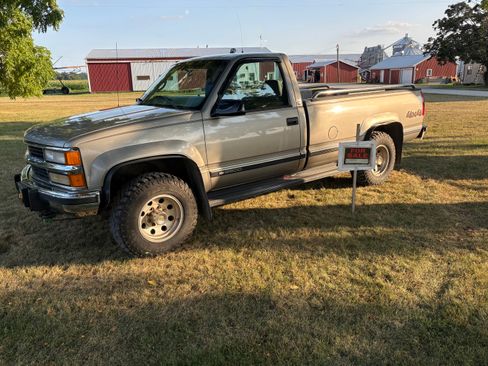 Used 1998 Chevrolet Silverado 2500 4x4 Regular Cab w/ Preferred Equipment Group 2 image 17